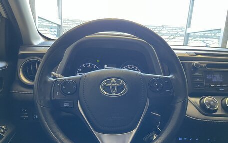 Toyota RAV4, 2017 год, 2 199 000 рублей, 11 фотография