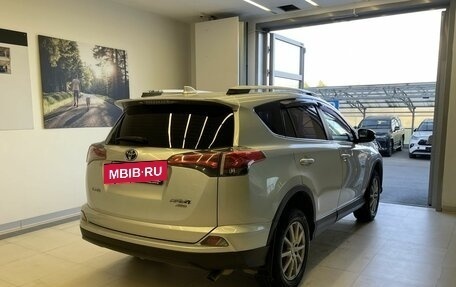 Toyota RAV4, 2017 год, 2 199 000 рублей, 4 фотография