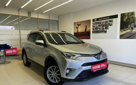 Toyota RAV4, 2017 год, 2 199 000 рублей, 3 фотография