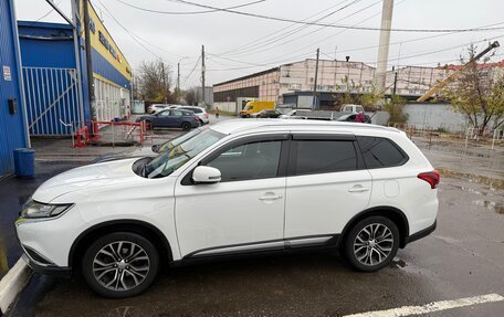 Mitsubishi Outlander III рестайлинг 3, 2015 год, 1 650 000 рублей, 2 фотография