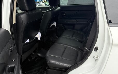 Mitsubishi Outlander III рестайлинг 3, 2015 год, 1 650 000 рублей, 7 фотография