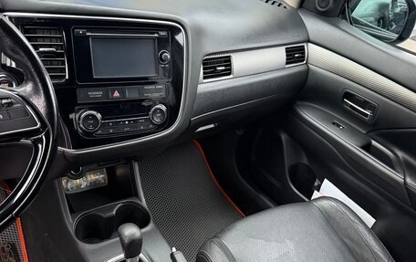 Mitsubishi Outlander III рестайлинг 3, 2015 год, 1 650 000 рублей, 9 фотография