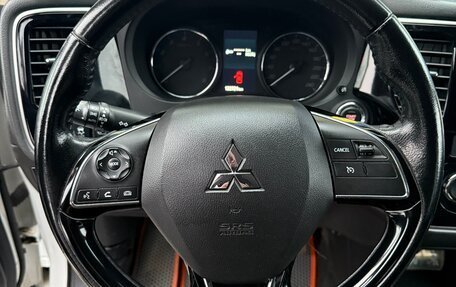 Mitsubishi Outlander III рестайлинг 3, 2015 год, 1 650 000 рублей, 10 фотография