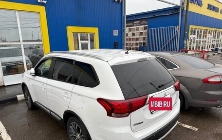 Mitsubishi Outlander III рестайлинг 3, 2015 год, 1 650 000 рублей, 17 фотография