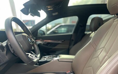 BMW 5 серия, 2024 год, 6 890 000 рублей, 15 фотография