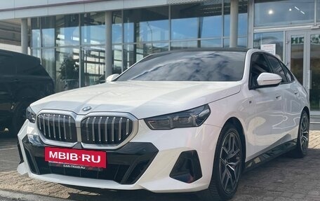 BMW 5 серия, 2024 год, 6 890 000 рублей, 2 фотография