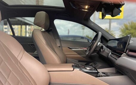 BMW 5 серия, 2024 год, 6 890 000 рублей, 26 фотография