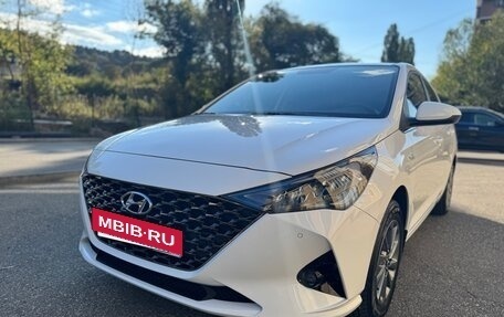 Hyundai Solaris II рестайлинг, 2021 год, 1 950 000 рублей, 1 фотография