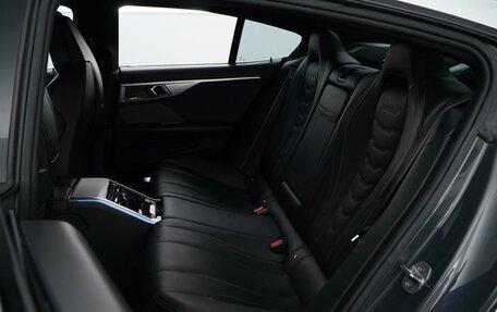 BMW 8 серия, 2019 год, 5 747 077 рублей, 9 фотография