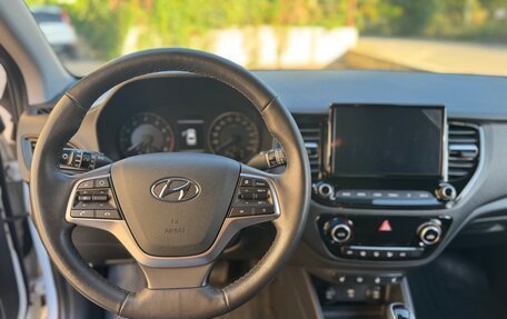 Hyundai Solaris II рестайлинг, 2021 год, 1 950 000 рублей, 8 фотография