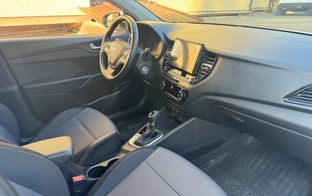 Hyundai Solaris II рестайлинг, 2021 год, 1 950 000 рублей, 11 фотография