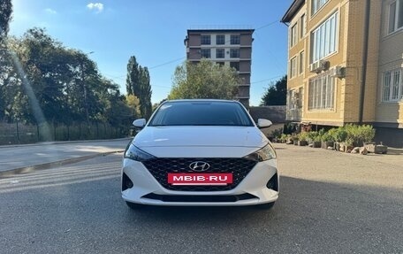 Hyundai Solaris II рестайлинг, 2021 год, 1 950 000 рублей, 2 фотография