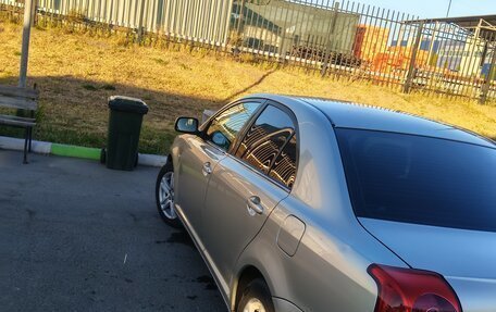 Toyota Avensis III рестайлинг, 2005 год, 820 000 рублей, 1 фотография