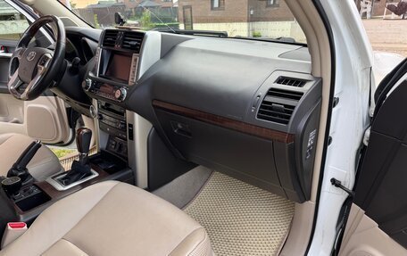 Toyota Land Cruiser Prado 150 рестайлинг 2, 2012 год, 3 200 000 рублей, 16 фотография