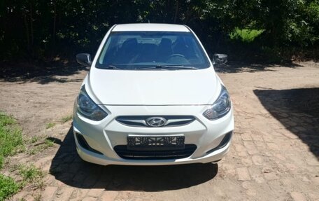 Hyundai Solaris II рестайлинг, 2013 год, 600 000 рублей, 2 фотография