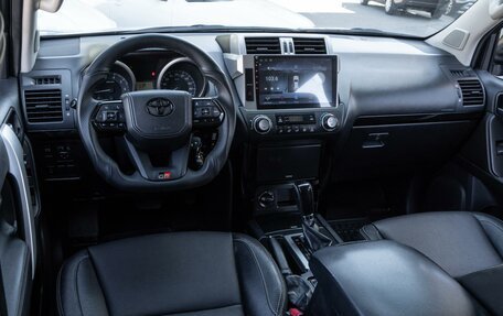 Toyota Land Cruiser Prado 150 рестайлинг 2, 2014 год, 3 318 000 рублей, 9 фотография