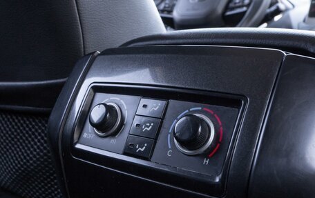 Toyota Land Cruiser Prado 150 рестайлинг 2, 2014 год, 3 318 000 рублей, 24 фотография