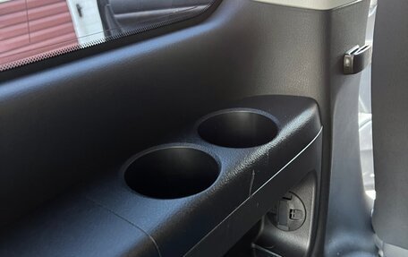 Toyota Land Cruiser 200, 2010 год, 2 750 000 рублей, 30 фотография