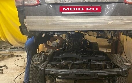 Toyota Land Cruiser 200, 2010 год, 2 750 000 рублей, 32 фотография