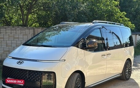 Hyundai Staria, 2022 год, 5 800 000 рублей, 2 фотография