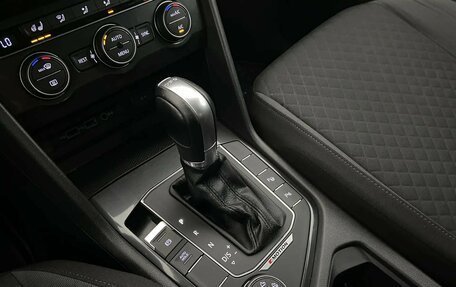 Volkswagen Tiguan II, 2018 год, 2 499 000 рублей, 16 фотография