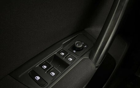 Volkswagen Tiguan II, 2018 год, 2 499 000 рублей, 18 фотография