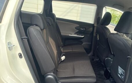 Toyota Wish II, 2017 год, 1 140 000 рублей, 11 фотография