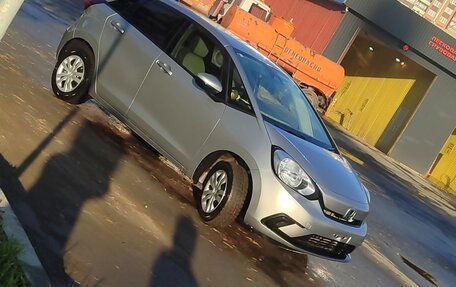 Honda Fit, 2022 год, 1 450 000 рублей, 2 фотография