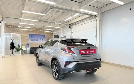 Toyota C-HR I рестайлинг, 2017 год, 1 749 000 рублей, 4 фотография