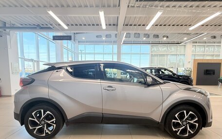 Toyota C-HR I рестайлинг, 2017 год, 1 749 000 рублей, 7 фотография