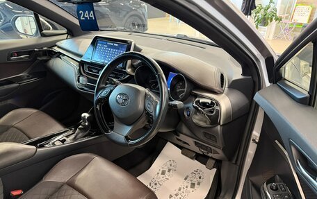 Toyota C-HR I рестайлинг, 2017 год, 1 749 000 рублей, 10 фотография