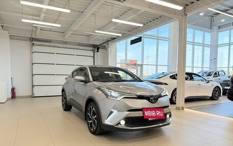 Toyota C-HR I рестайлинг, 2017 год, 1 749 000 рублей, 8 фотография