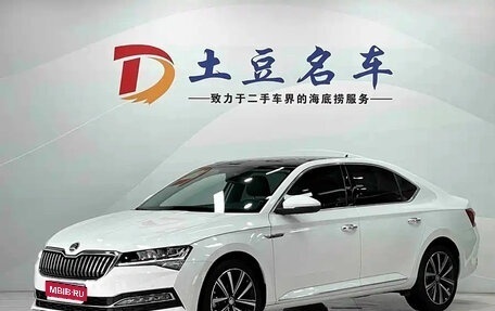 Skoda Superb III рестайлинг, 2023 год, 1 780 000 рублей, 1 фотография