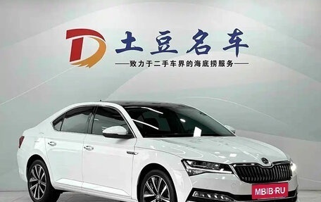 Skoda Superb III рестайлинг, 2023 год, 1 780 000 рублей, 3 фотография