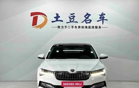 Skoda Superb III рестайлинг, 2023 год, 1 780 000 рублей, 2 фотография