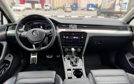 Volkswagen Passat B8 рестайлинг, 2019 год, 2 500 000 рублей, 17 фотография
