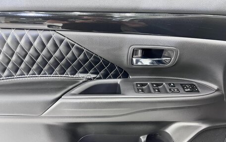 Mitsubishi Outlander III рестайлинг 3, 2022 год, 2 000 999 рублей, 7 фотография
