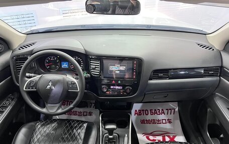Mitsubishi Outlander III рестайлинг 3, 2022 год, 2 000 999 рублей, 12 фотография