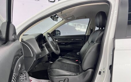 Mitsubishi Outlander III рестайлинг 3, 2022 год, 2 000 999 рублей, 5 фотография