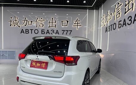 Mitsubishi Outlander III рестайлинг 3, 2022 год, 2 000 999 рублей, 3 фотография