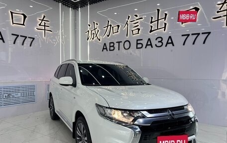 Mitsubishi Outlander III рестайлинг 3, 2022 год, 2 000 999 рублей, 2 фотография