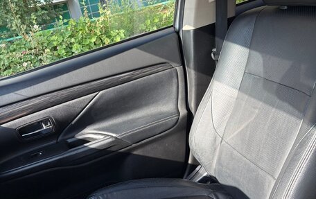 Mitsubishi Outlander III рестайлинг 3, 2015 год, 1 880 000 рублей, 9 фотография