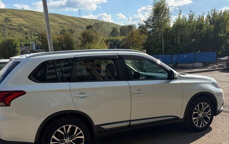 Mitsubishi Outlander III рестайлинг 3, 2015 год, 1 880 000 рублей, 4 фотография