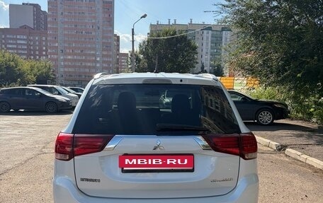 Mitsubishi Outlander III рестайлинг 3, 2015 год, 1 880 000 рублей, 5 фотография