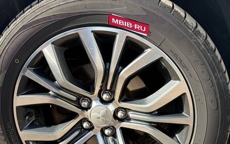 Mitsubishi Outlander III рестайлинг 3, 2015 год, 1 880 000 рублей, 14 фотография