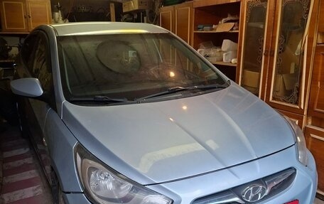 Hyundai Solaris II рестайлинг, 2012 год, 410 000 рублей, 1 фотография