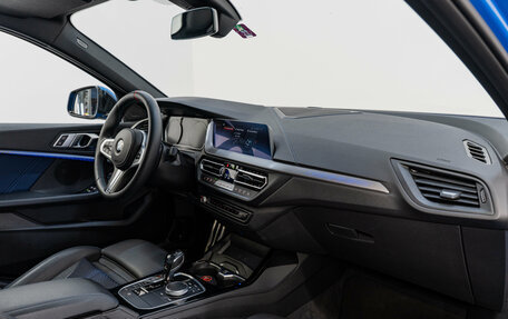BMW 1 серия, 2020 год, 2 800 000 рублей, 11 фотография