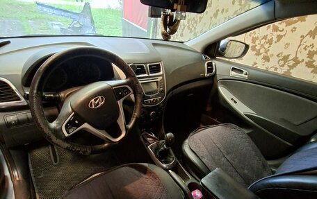 Hyundai Solaris II рестайлинг, 2012 год, 410 000 рублей, 3 фотография