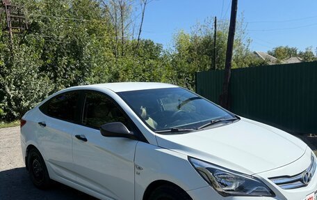 Hyundai Solaris II рестайлинг, 2015 год, 850 000 рублей, 3 фотография
