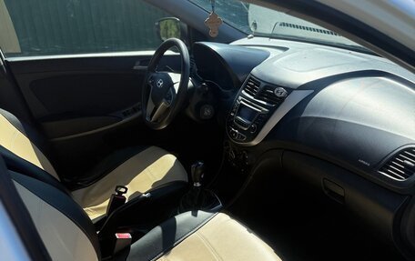 Hyundai Solaris II рестайлинг, 2015 год, 850 000 рублей, 2 фотография